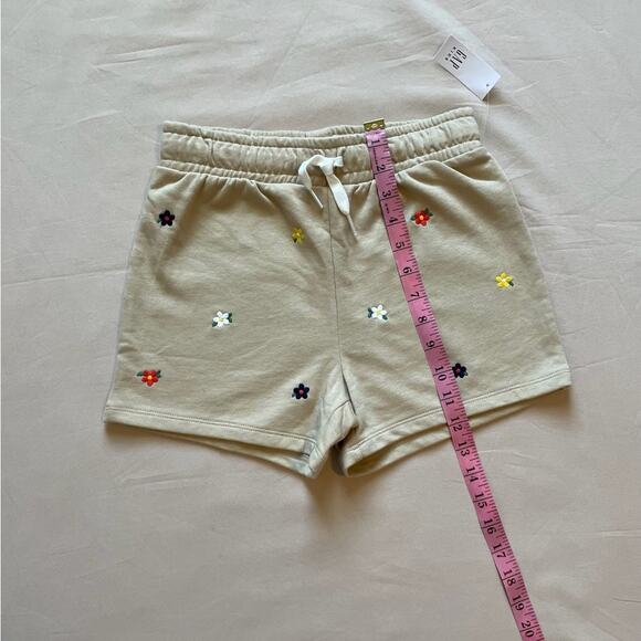 NWT Gap Tan Shorts with Embroidered Flowers Size Large - Picture 3 of 6